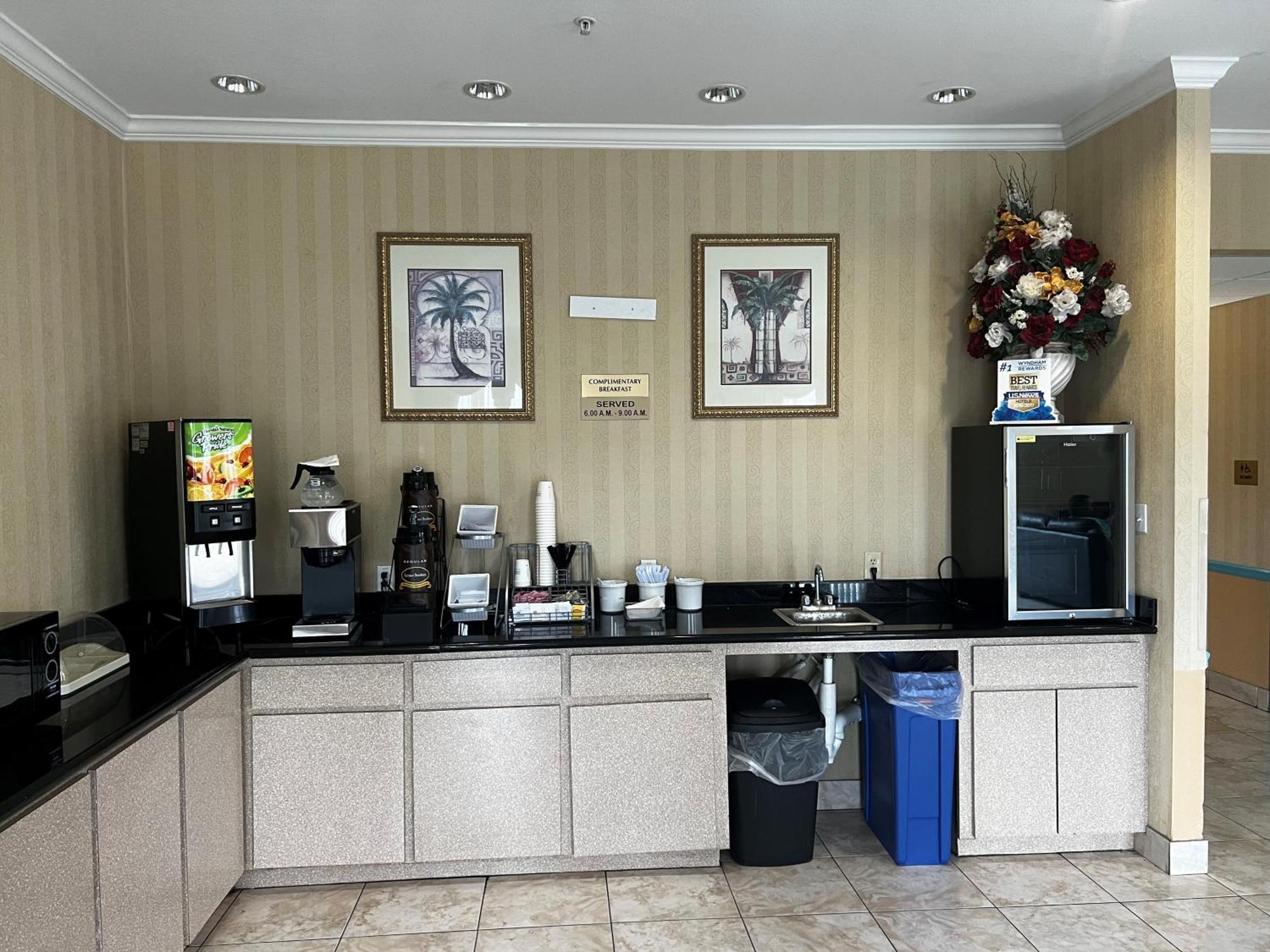 Super 8 By Wyndham Brookshire Tx Exterior foto